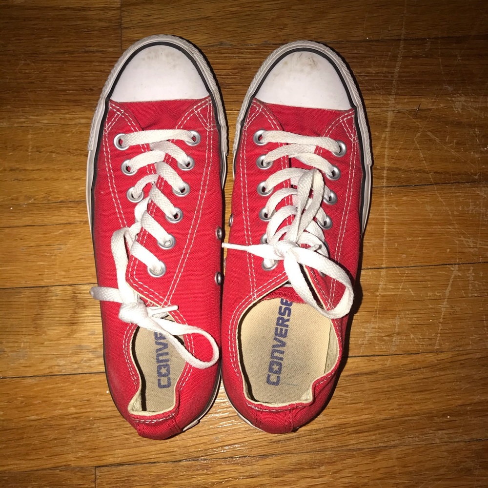 Red low top converse